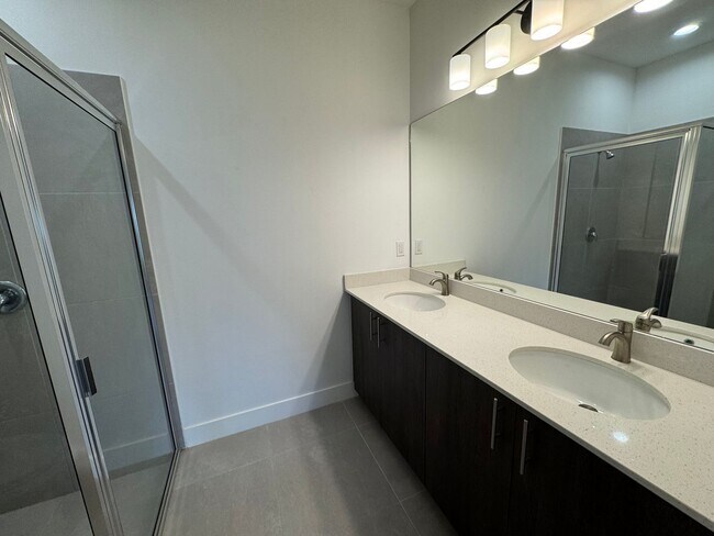 Building Photo - BEAUTIFUL 4 BD/2 BA Home in Palm Bay! Great Location!