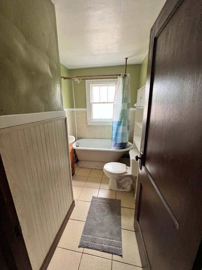 Building Photo - 517 N Bradley Ave