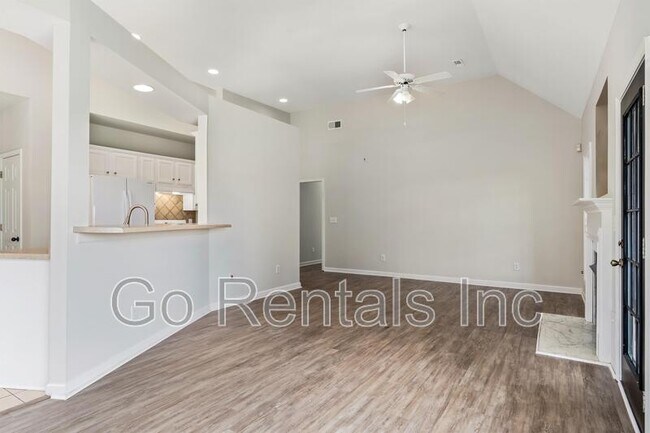 Building Photo - 117 Camden Lake Dr