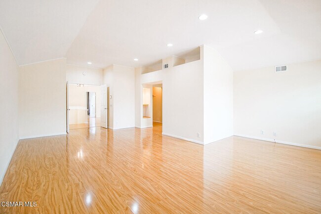 Building Photo - 2111 Peak Pl