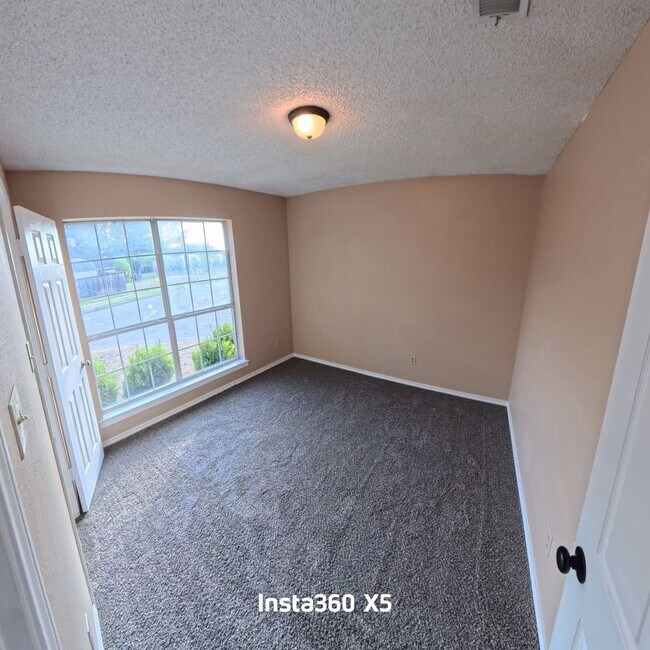 Building Photo - 1454 Cromwell Ct