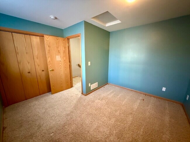 Building Photo - 721 Broderick Dr NE