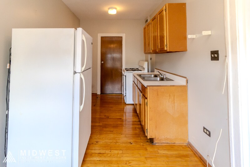 Building Photo - 6710 S Claremont Ave