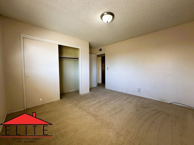Building Photo - 736CO