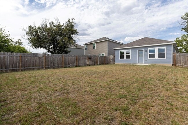 Building Photo - 1003 Sika Cv