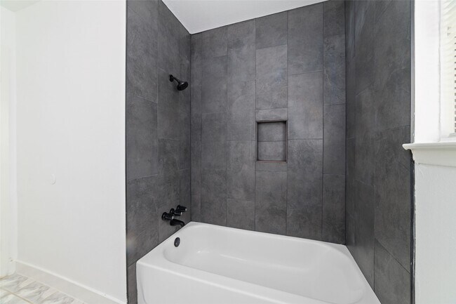 Building Photo - 419 Bellmar Dr