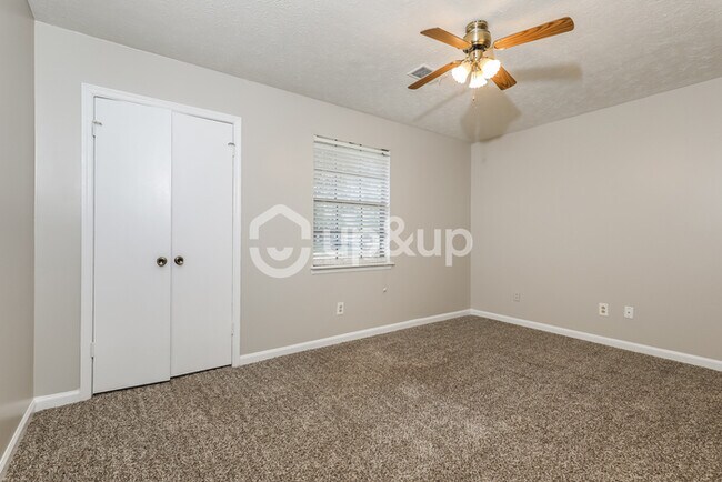 Building Photo - Fantastic 3bd/2ba home! Let yourself in!