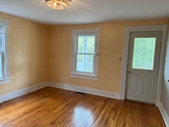 Building Photo - Single Family Home Close to Downtown Lexington