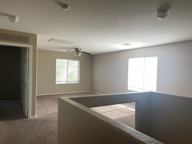 Building Photo - San Tan Valley, 4 bed, 3 bath, huge loft, 2300 sqft