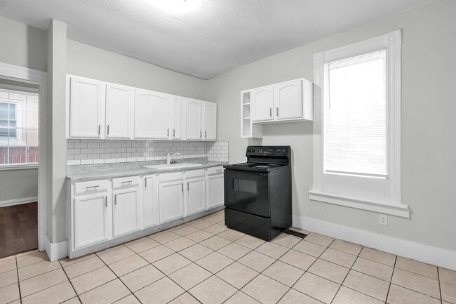 Building Photo - 1032 E 17th Ave