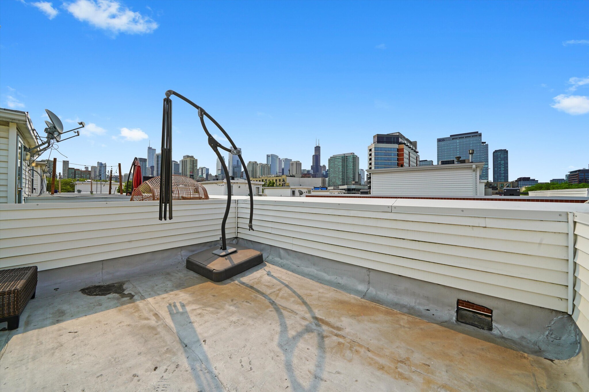 Building Photo - 855 W Erie St