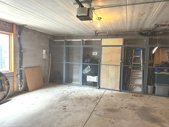 Building Photo - 9529 Minnick Ave