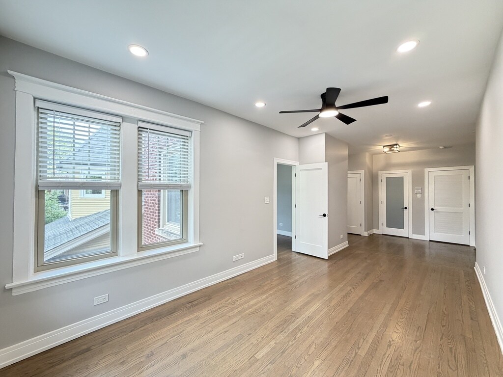 Building Photo - 5452 N Paulina St