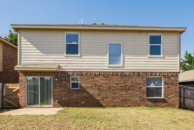 Building Photo - 1217 Maplewood Dr