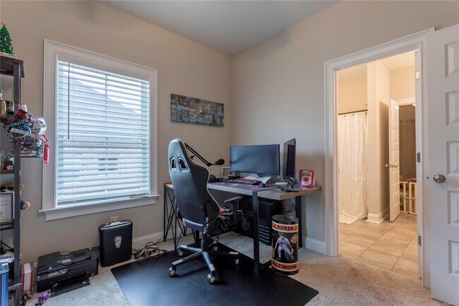 Building Photo - 357 Sydney Dr S