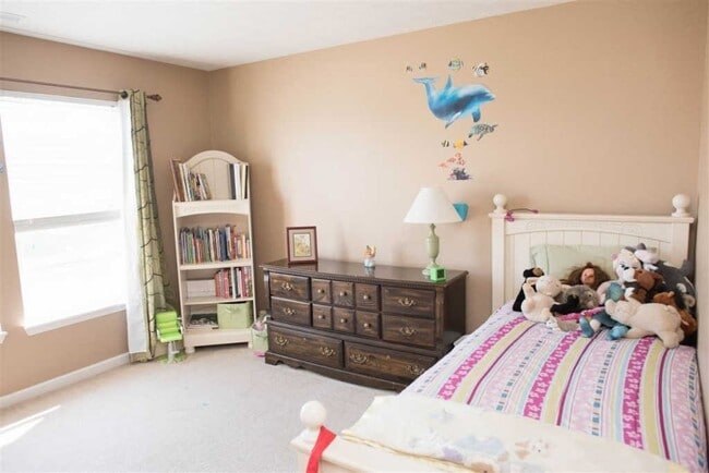 Building Photo - 4 Bedroom 2.5 Bath Home