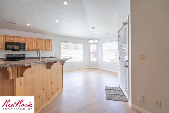 Building Photo - 4 Bedroom in Amber Estates - Newer LVP Flooring throughout home!