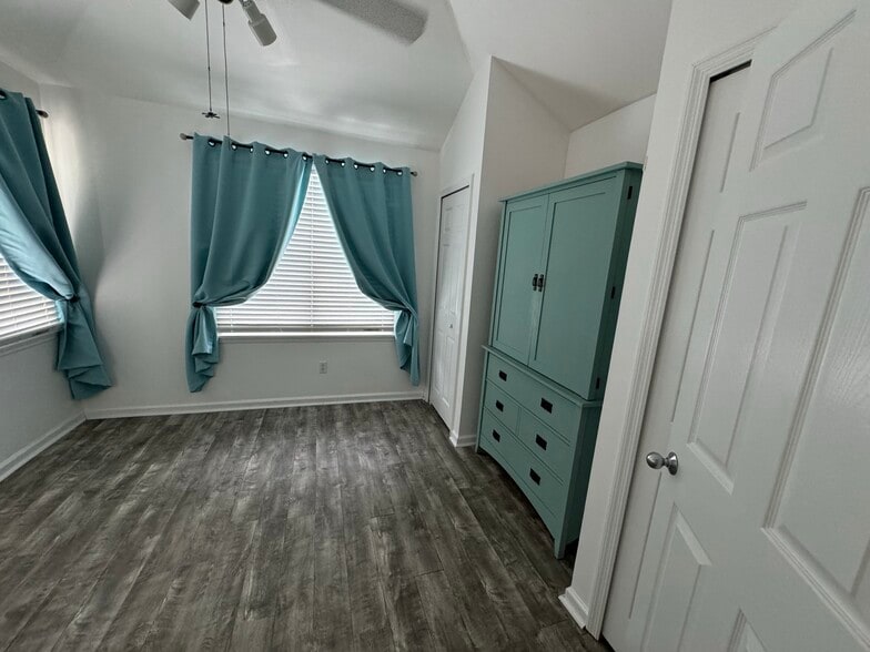 Building Photo - 75 Golf Club Dr