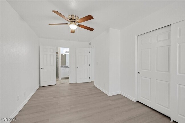 Building Photo - 5499 Indian River Dr