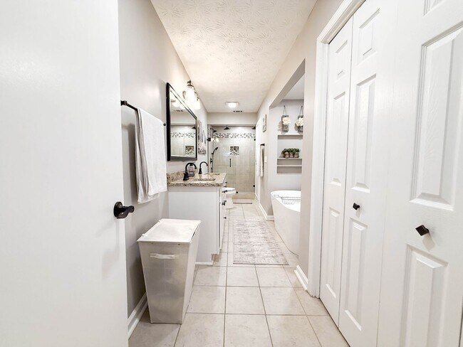 Building Photo - NO APPLICATION FEE FOR 72 HOURS! Spacious Fully-Furnished 5-Bedroom Home | Mid-Term Rental in Gre...