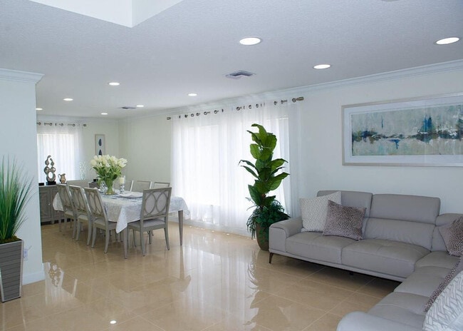 Building Photo - 6125 NW 40th St