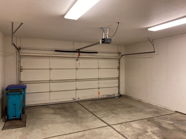 Building Photo - 2325 Northbrook Dr