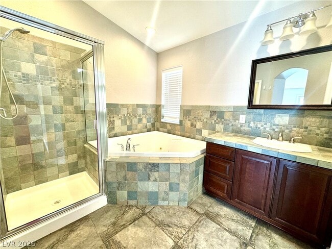 Building Photo - 10224 Desert Wind Dr