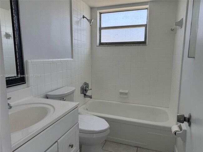 Building Photo - 1333 E Hallandale Beach Blvd
