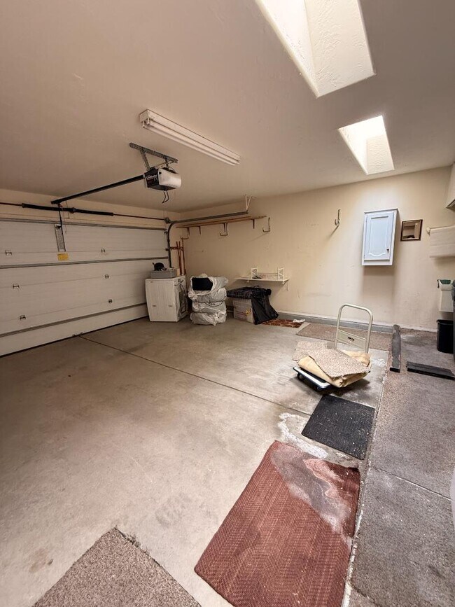 Building Photo - 711 Tramway Pl NE