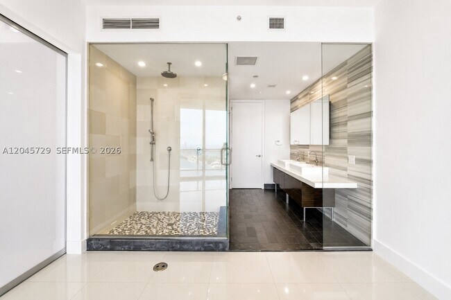 Building Photo - 1100 Biscayne Blvd