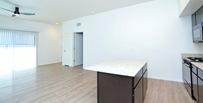 Building Photo - Modern Luxury in Central Tucson!