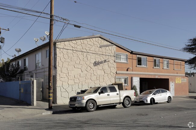 Building Photo - Colonial Apartment Homes