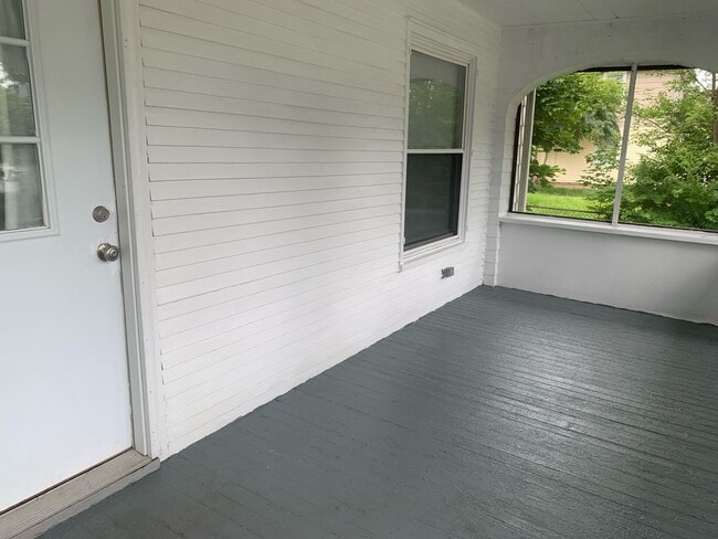Building Photo - Remodeled Home ***Move-In Special FREE Jan...