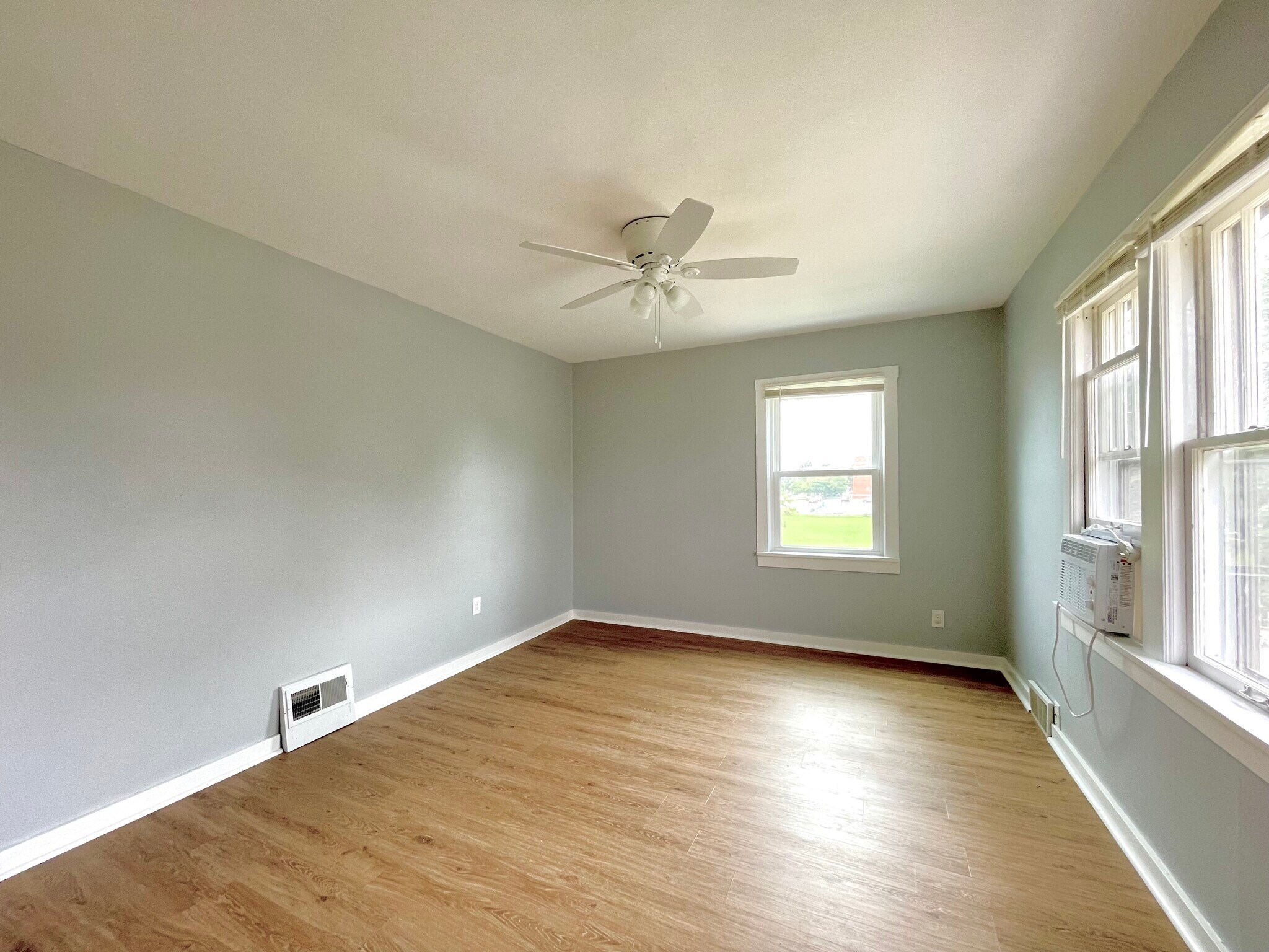 Living room - 1706 33rd St