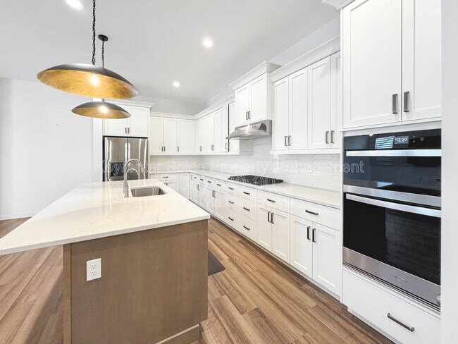 Building Photo - 2197 N Leatherwood Ave