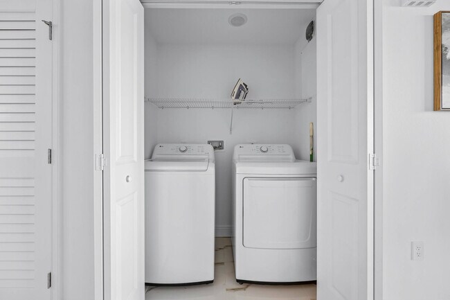 Building Photo - 605 Kemp St