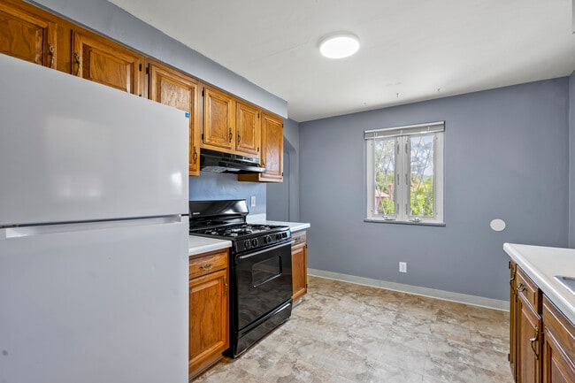 Building Photo - 219 Carmella Dr