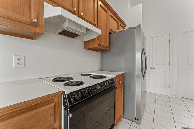 Building Photo - 18516 Lakefield Ave