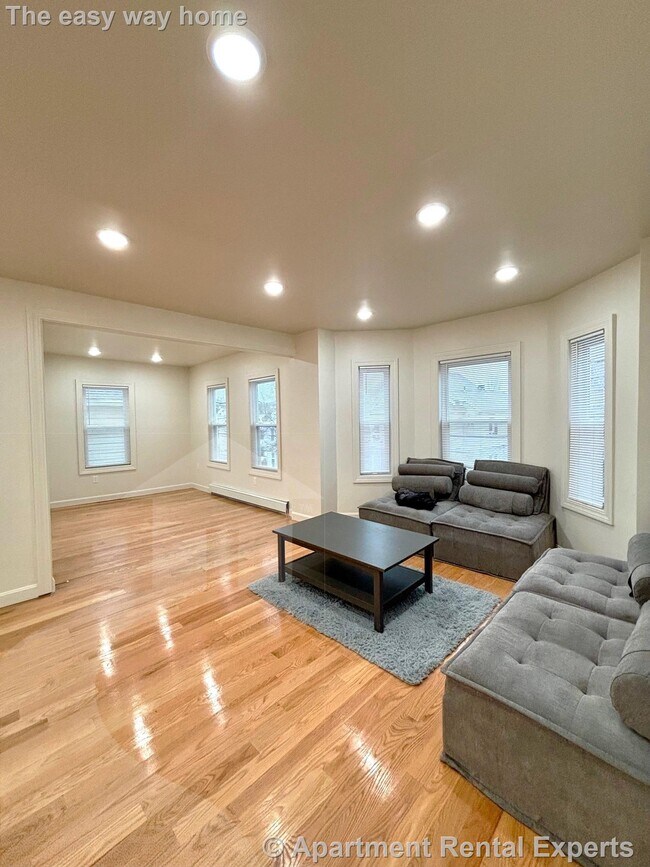 Building Photo - 40 Belknap St