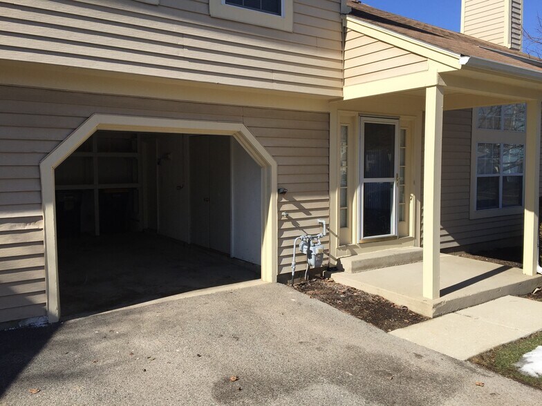 Building Photo - 263 Acorn Dr