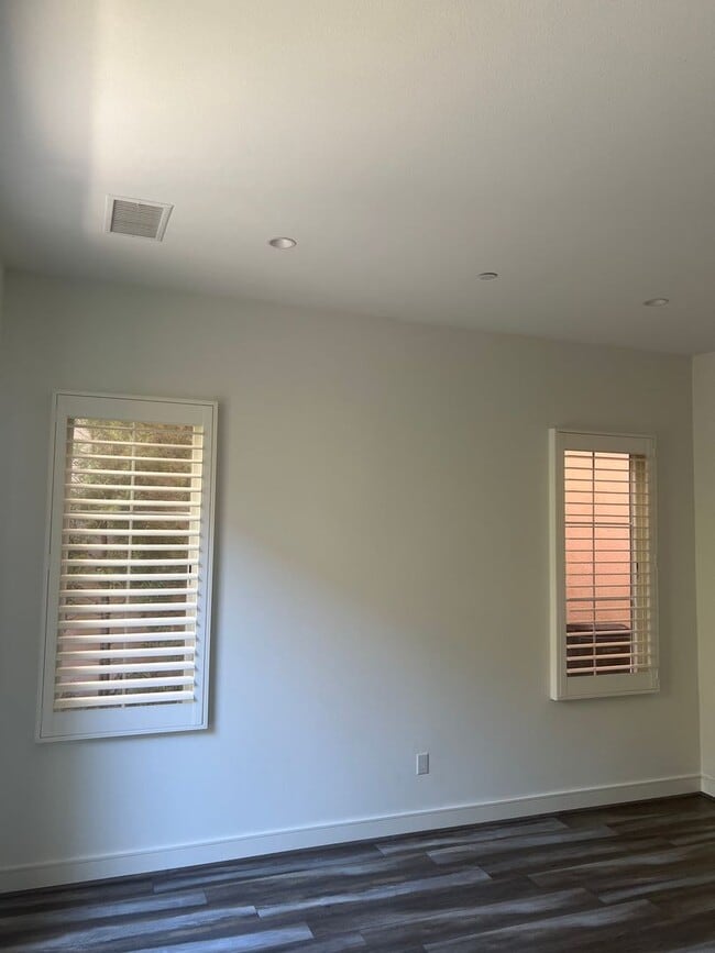 Building Photo - Newer home In Los Olivos
