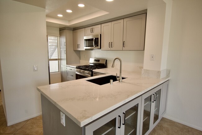 Building Photo - 57 Rabano