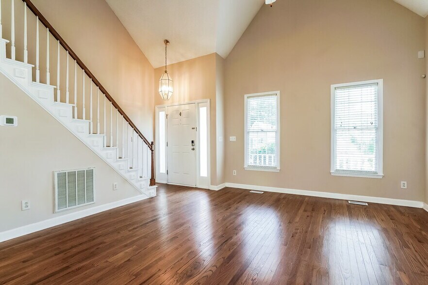 Building Photo - 4900 Royal Troon Dr