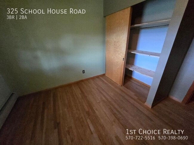Building Photo - 325 Schoolhouse Rd