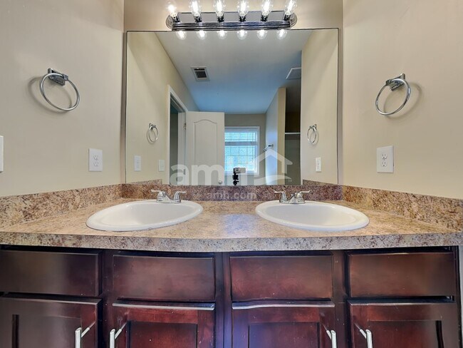 Building Photo - 15 Jeremiah Way