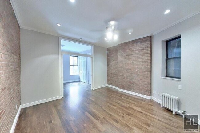 Building Photo - 724 10th Ave