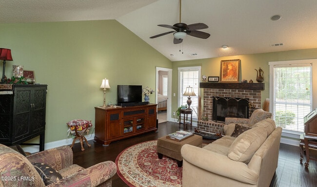Building Photo - 18 Le Moyne Dr