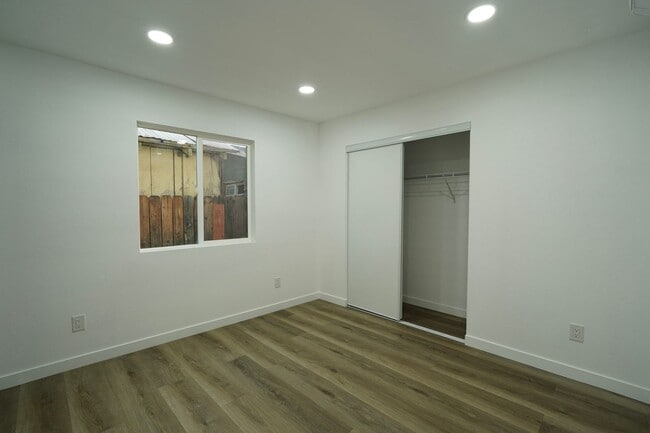 Building Photo - 925 Ohio St