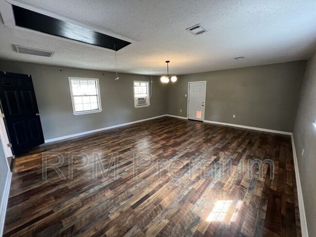 Building Photo - 8725 Fairoaks St