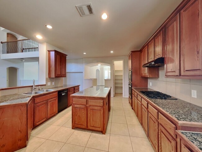 Building Photo - ENCHANTING 5 BEDROOM IN FRISCO!